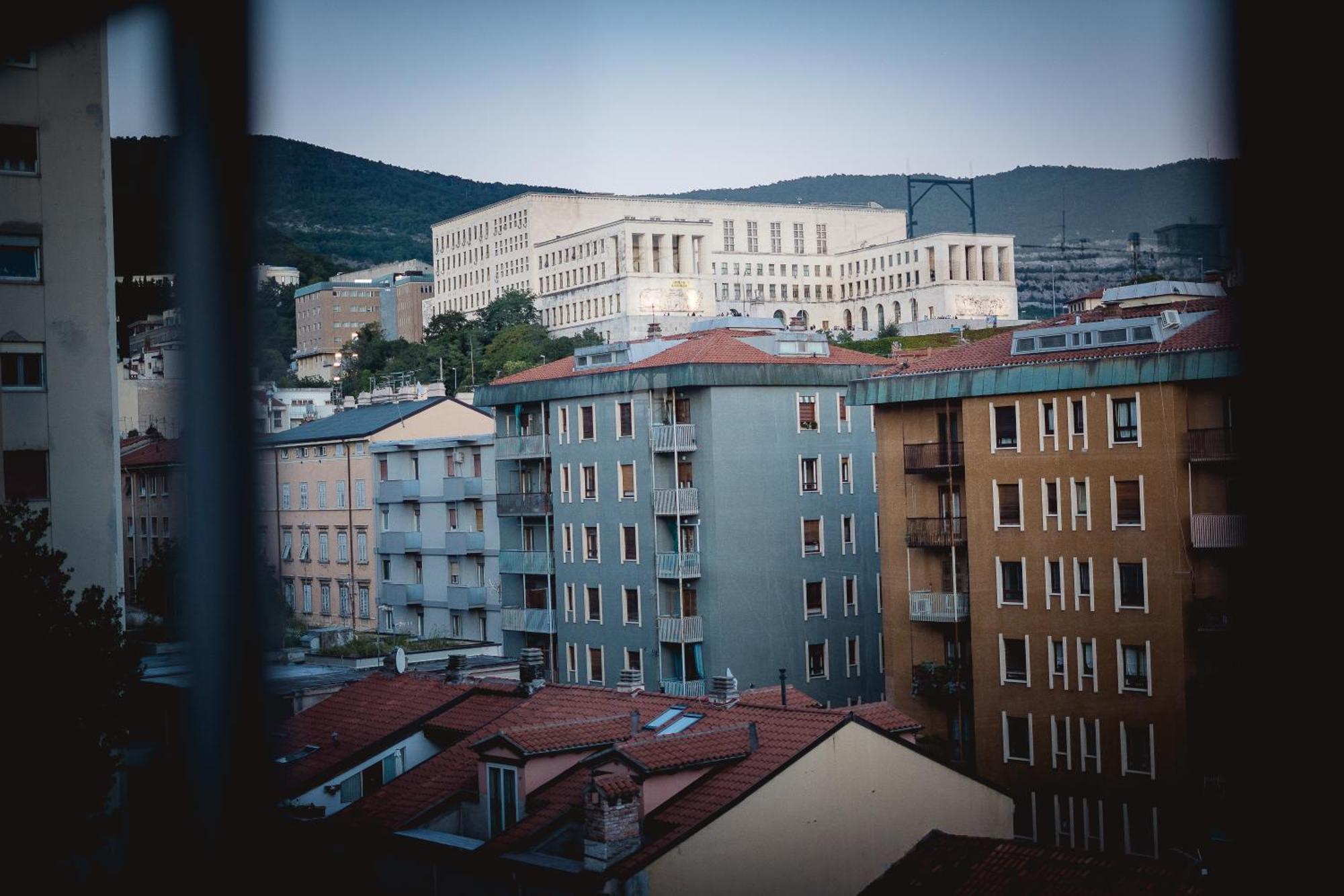 5Min Stazione Centrale Appartamento Con Terrazza Трієст Екстер'єр фото